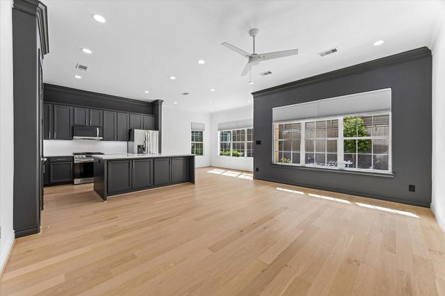 2813 Clinton Drive, Houston, TX 77020