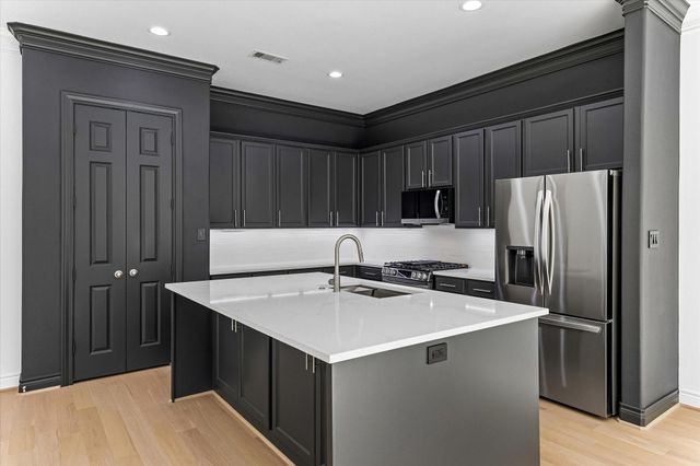 2813 Clinton Drive, Houston, TX 77020