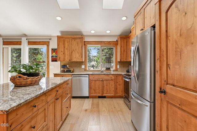 19563 Apache Road, Bend, OR 97702