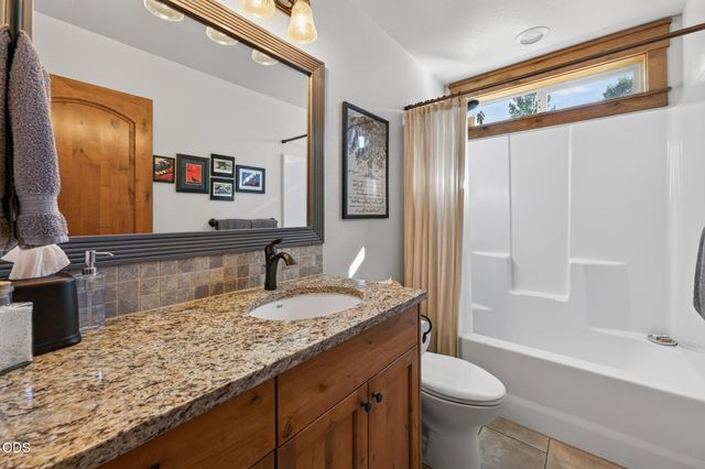 19563 Apache Road, Bend, OR 97702