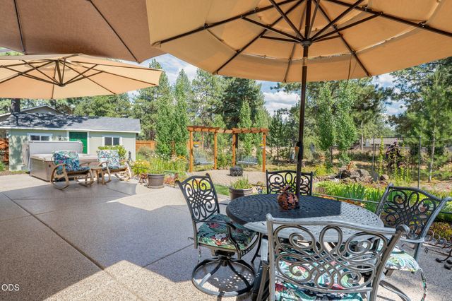 19563 Apache Road, Bend, OR 97702