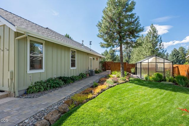 19563 Apache Road, Bend, OR 97702