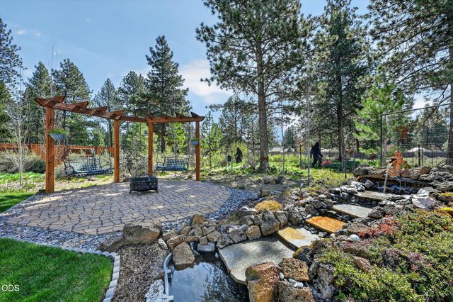 19563 Apache Road, Bend, OR 97702