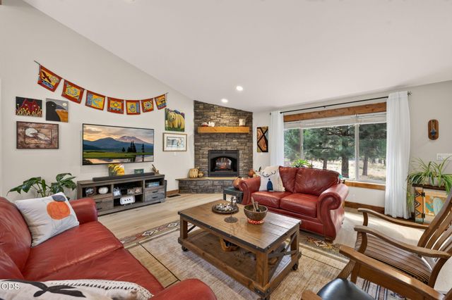 19563 Apache Road, Bend, OR 97702