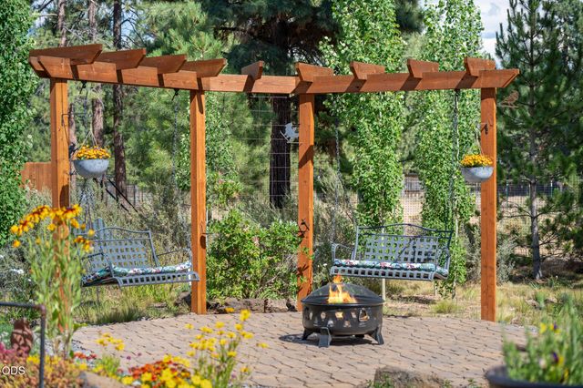 19563 Apache Road, Bend, OR 97702