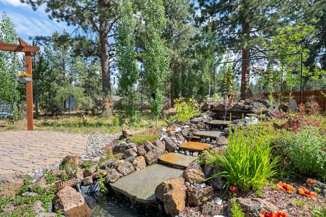 19563 Apache Road, Bend, OR 97702