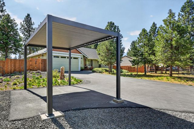 19563 Apache Road, Bend, OR 97702