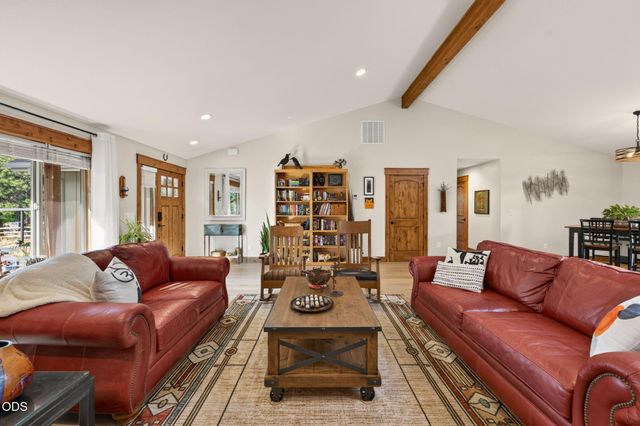 19563 Apache Road, Bend, OR 97702