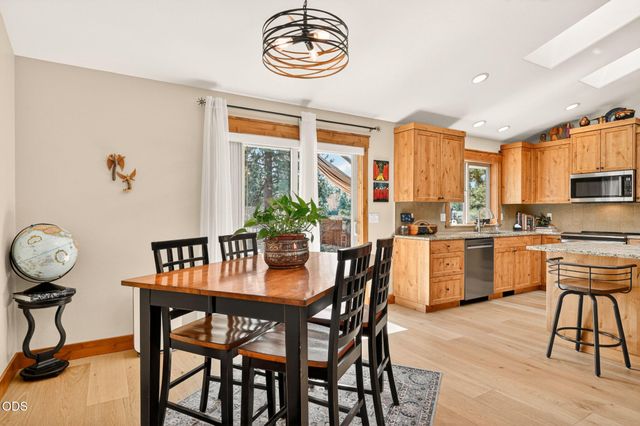 19563 Apache Road, Bend, OR 97702