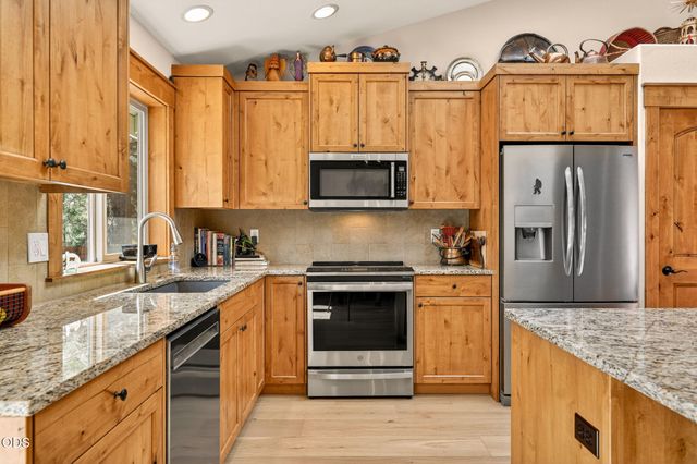 19563 Apache Road, Bend, OR 97702