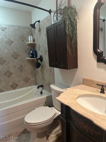 148 Pine Hollow Circle, Chardon, OH 44024