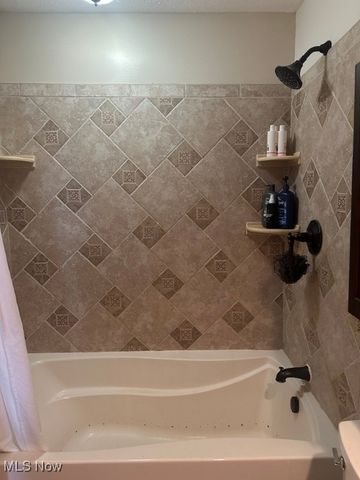 148 Pine Hollow Circle, Chardon, OH 44024