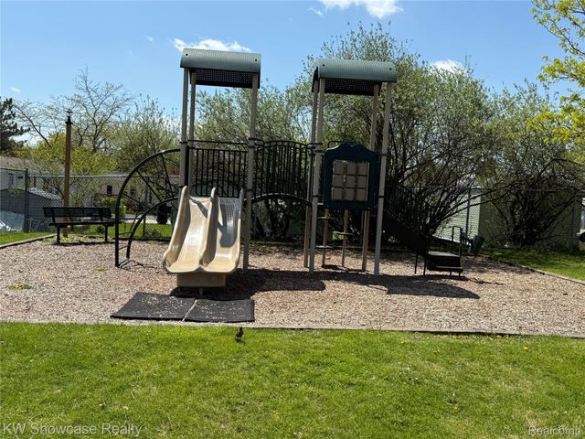 1414 Nardeer St., Novi, MI 48374