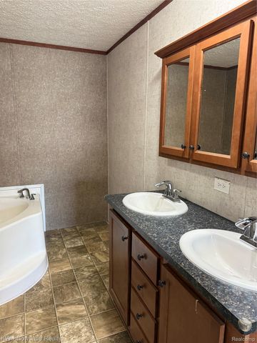 1414 Nardeer St., Novi, MI 48374