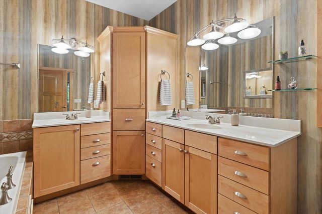 625 Nightingale Lane, Cottage Grove, WI 53527