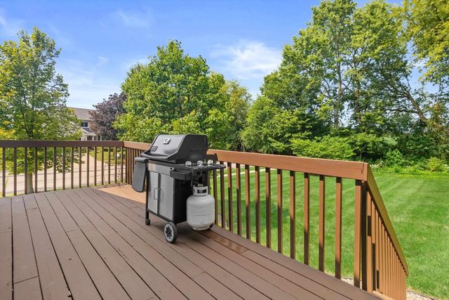 625 Nightingale Lane, Cottage Grove, WI 53527