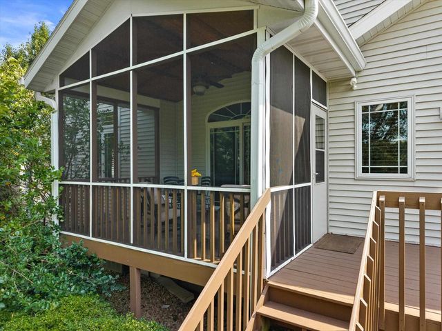 625 Nightingale Lane, Cottage Grove, WI 53527