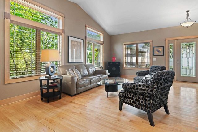 625 Nightingale Lane, Cottage Grove, WI 53527