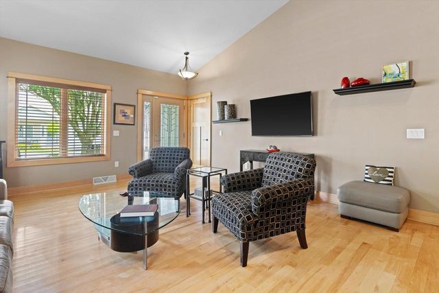 625 Nightingale Lane, Cottage Grove, WI 53527