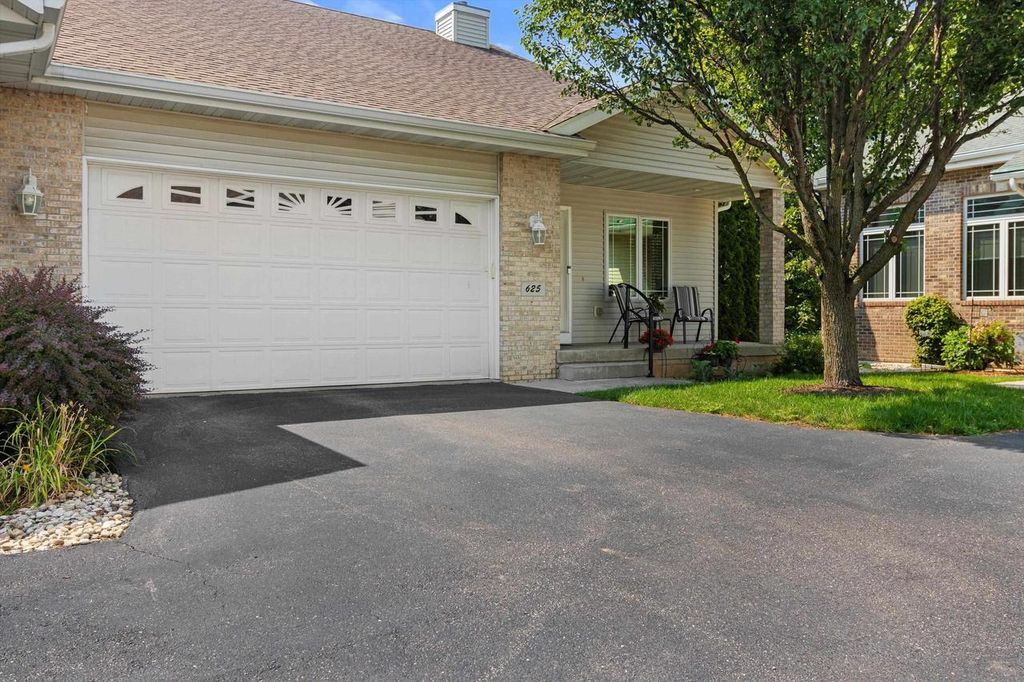 625 Nightingale Lane, Cottage Grove, WI 53527