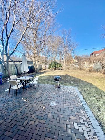 1511 Greenleaf Street 1, Evanston, IL 60201