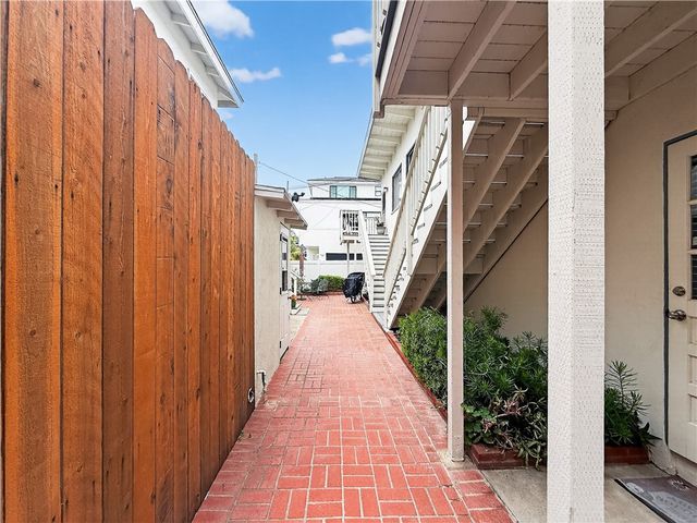 207 209 Baltimore Avenue, Huntington Beach, CA 92648