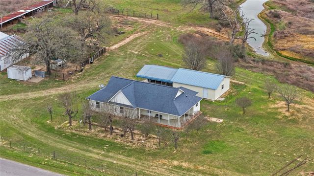 369 Young School House RD, Smithville, TX 78957