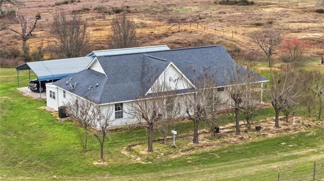 369 Young School House RD, Smithville, TX 78957