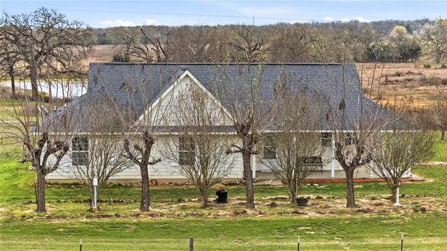 369 Young School House RD, Smithville, TX 78957