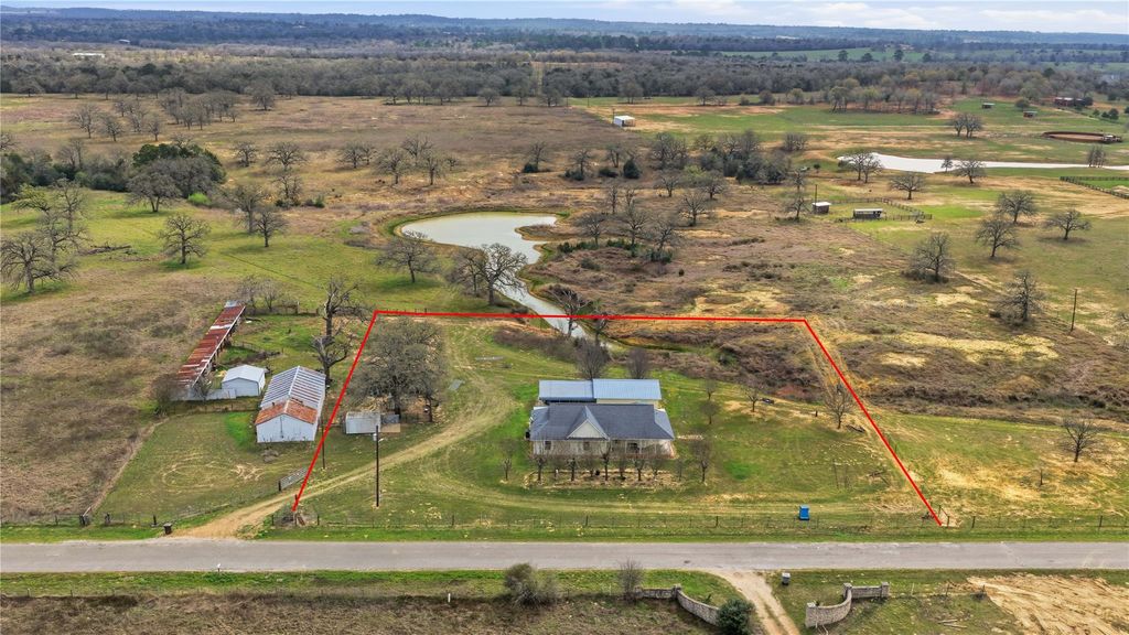 369 Young School House RD, Smithville, TX 78957