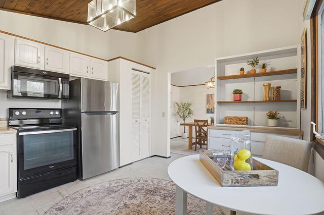 1286 Castle Court, Golden Valley, MN 55427