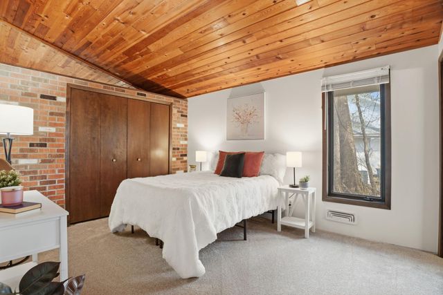 1286 Castle Court, Golden Valley, MN 55427