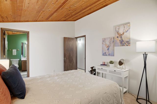 1286 Castle Court, Golden Valley, MN 55427