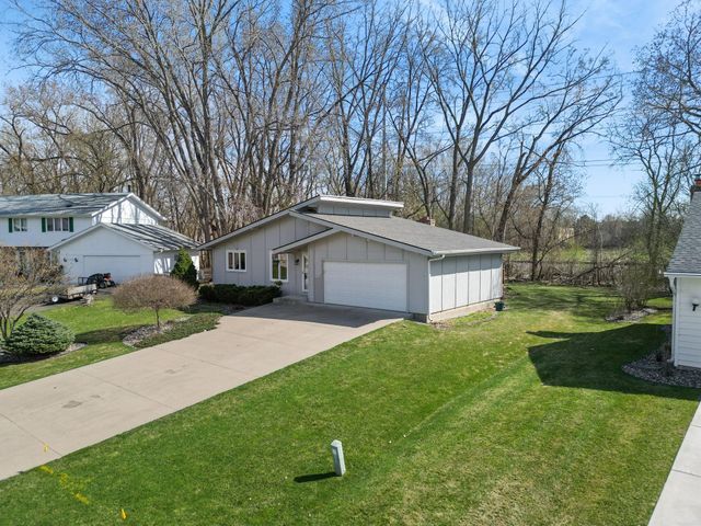 1286 Castle Court, Golden Valley, MN 55427