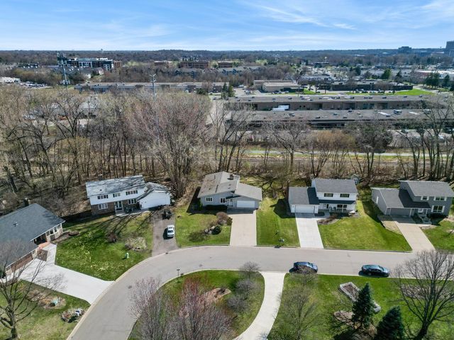 1286 Castle Court, Golden Valley, MN 55427