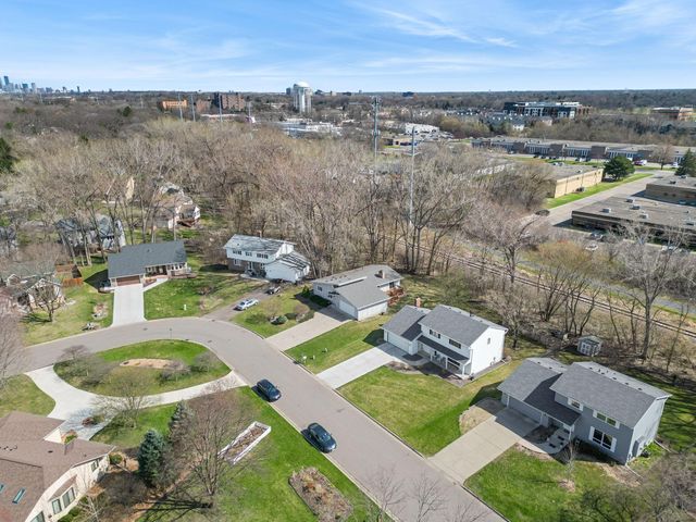 1286 Castle Court, Golden Valley, MN 55427