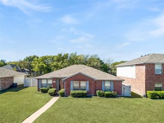 732 NW Meandering Drive, Cedar Hill, TX 75104