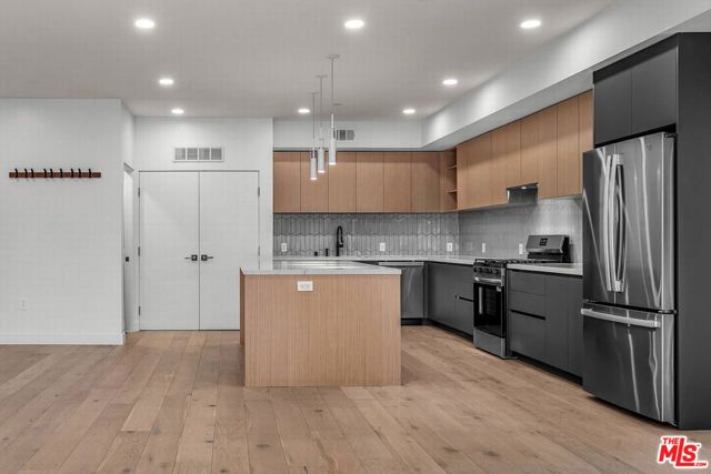 5110 Whitsett Avenue 303, Valley Village, CA 91607