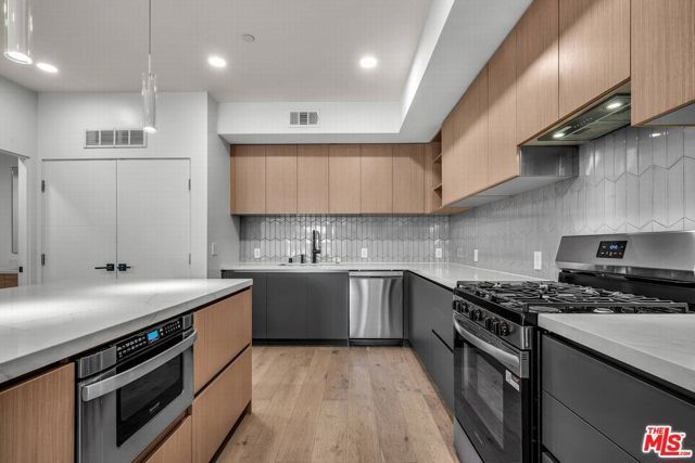5110 Whitsett Avenue 303, Valley Village, CA 91607