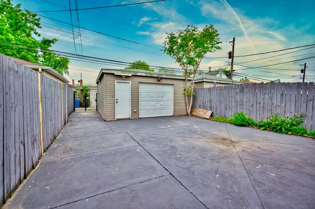 3422 N Kolmar Avenue, Chicago, IL 60641