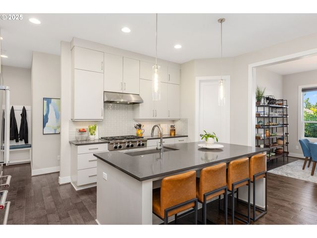 14647 Nw FRICKE Ln, Portland, OR 97229