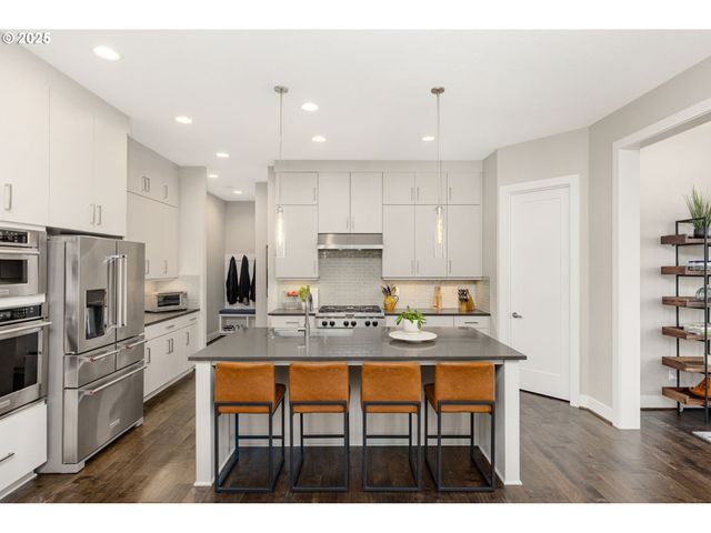 14647 Nw FRICKE Ln, Portland, OR 97229