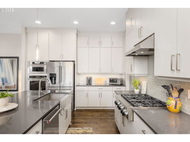 14647 Nw FRICKE Ln, Portland, OR 97229