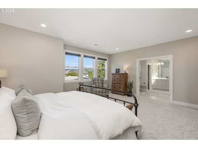 14647 Nw FRICKE Ln, Portland, OR 97229