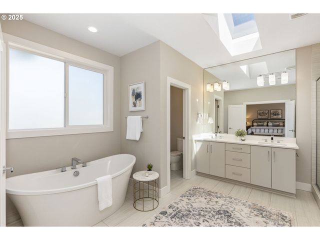 14647 Nw FRICKE Ln, Portland, OR 97229