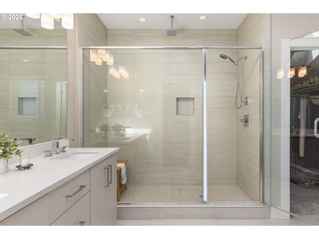 14647 Nw FRICKE Ln, Portland, OR 97229