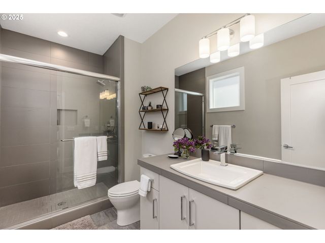 14647 Nw FRICKE Ln, Portland, OR 97229