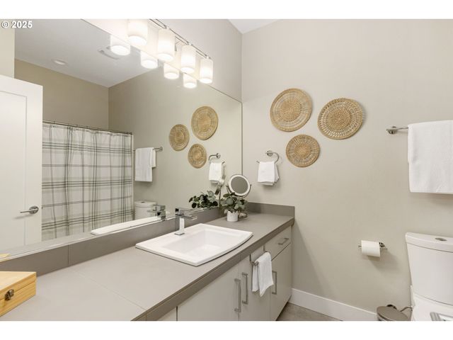 14647 Nw FRICKE Ln, Portland, OR 97229