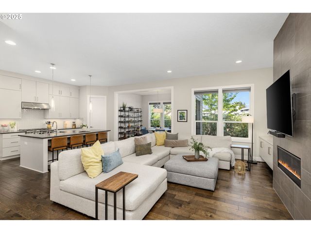 14647 Nw FRICKE Ln, Portland, OR 97229