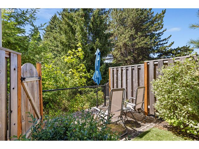 14647 Nw FRICKE Ln, Portland, OR 97229